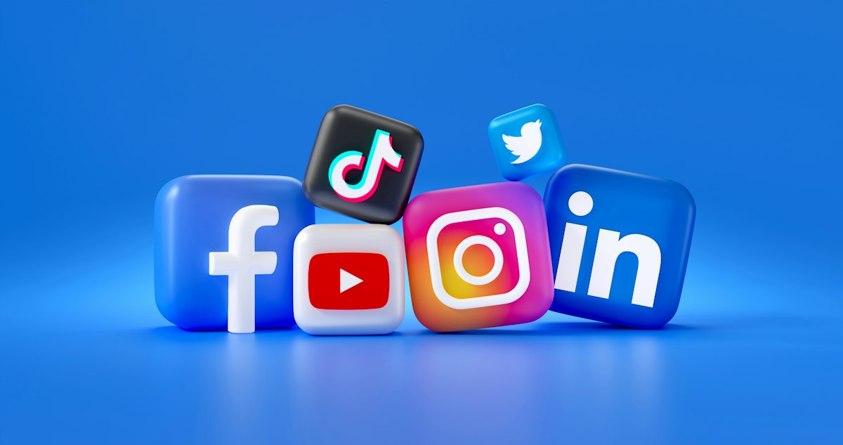 Social media apps on a phone – 1 Month plan